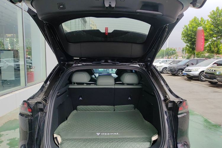 Used Deepal S07 2024 215Max Range-Extended Version Trunk
