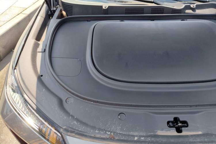 Used Deepal S07 2024 285Max Range-Extended Version Engine Bay Right