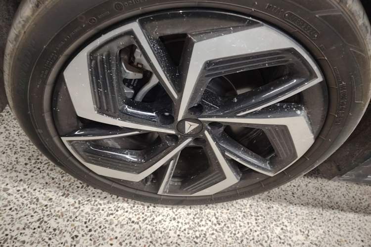 Used Deepal S07 2024 520Max Pure Electric Version Left Front Wheel Hub