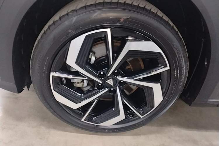 Used Deepal S07 2024 285Max Qiankun Intelligent Driving ADS SE Range-Extended Version Left Front Wheel Hub