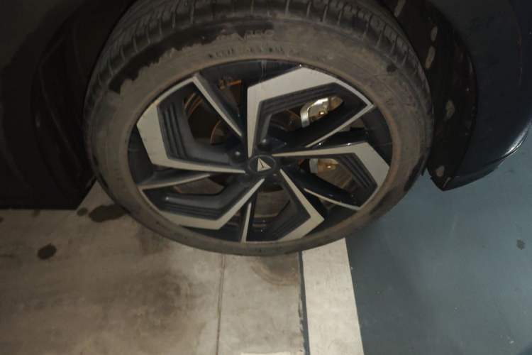 Used Deepal S07 2024 215Max Qiankun Intelligent Driving ADS SE Range-Extended Version Right Front Wheel Hub
