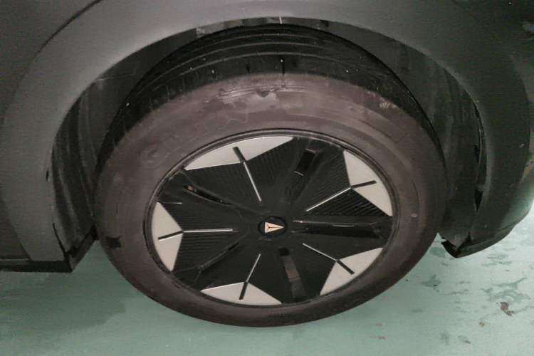 Used Deepal S07 2024 215Max Qiankun Intelligent Driving ADS SE Range-Extended Version Right Front Wheel Hub
