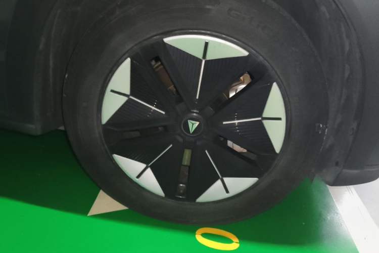Used Deepal S07 2024 628Max Qiankun Intelligent Driving ADS SE Pure Electric Version Right Front Wheel Hub