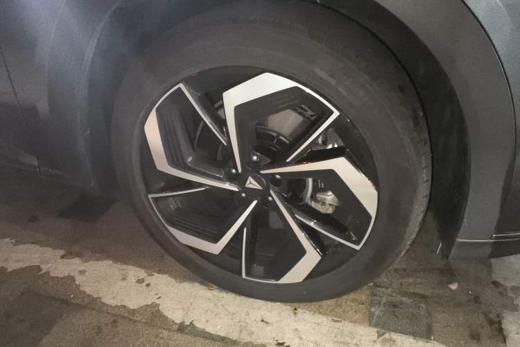 Used Deepal S07 2024 215Max Range-Extended Version Right Front Wheel Hub