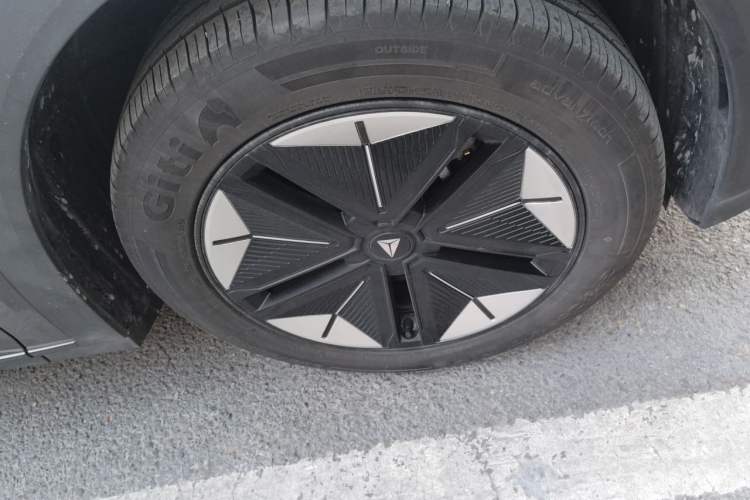 Used Deepal S07 2024 520Max Pure Electric Version Right Front Wheel Hub