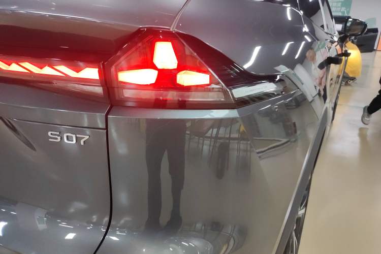 Used Deepal S07 2024 520Max Qiankun Intelligent Driving ADS SE Pure Electric Version Right Rear Taillight