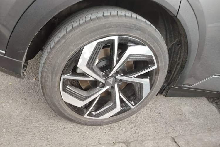 Used Deepal S07 2024 520Max Pure Electric Version Right Rear Wheel Hub