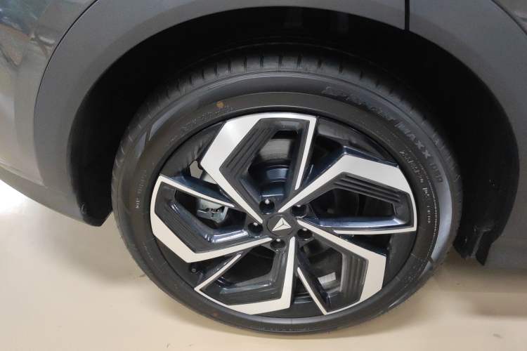 Used Deepal S07 2024 520Max Qiankun Intelligent Driving ADS SE Pure Electric Version Right Rear Wheel Hub