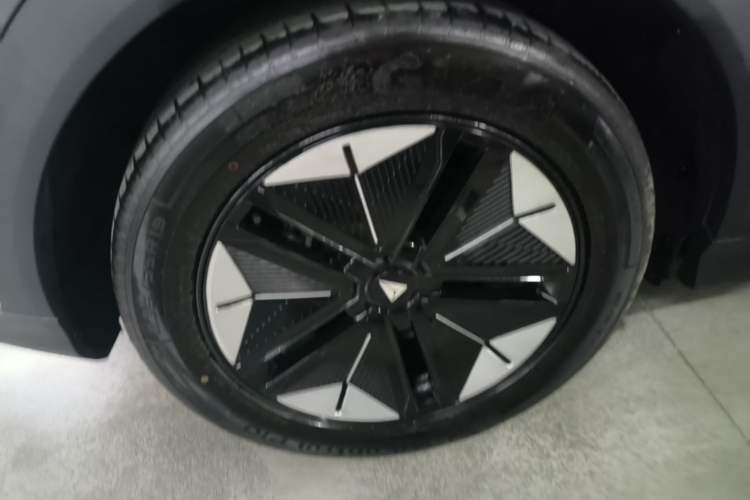 Used Deepal S07 2024 285Max Qiankun Intelligent Driving ADS SE Range-Extended Version Right Rear Wheel Hub