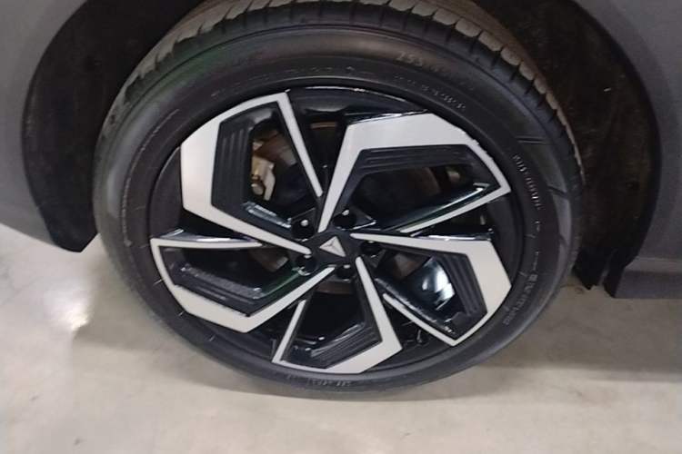 Used Deepal S07 2024 285Max Qiankun Intelligent Driving ADS SE Range-Extended Version Right Rear Wheel Hub