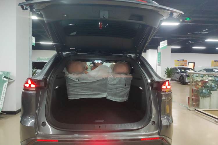 Used Deepal S07 2024 520Max Qiankun Intelligent Driving ADS SE Pure Electric Version Trunk