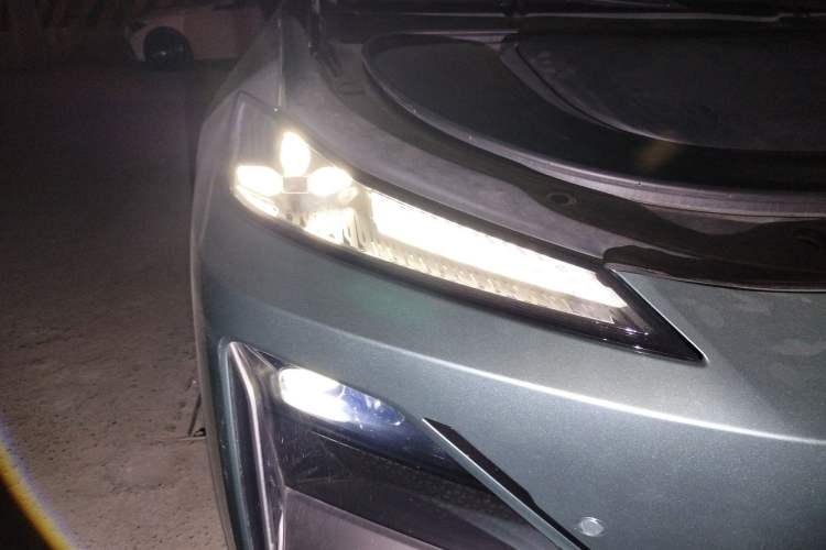Used Deepal S07 2024 285Max Qiankun Intelligent Driving ADS SE Range-Extended Version Right Front Headlight