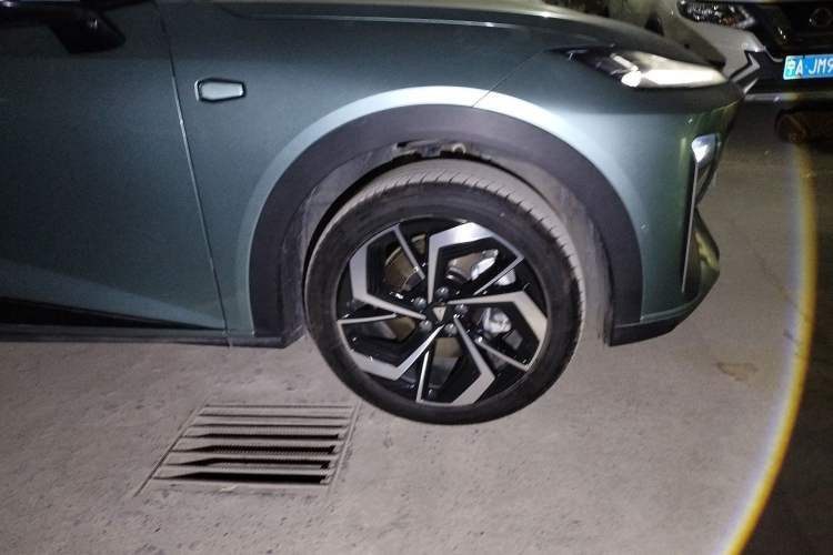 Used Deepal S07 2024 285Max Qiankun Intelligent Driving ADS SE Range-Extended Version Right Front Wheel Hub