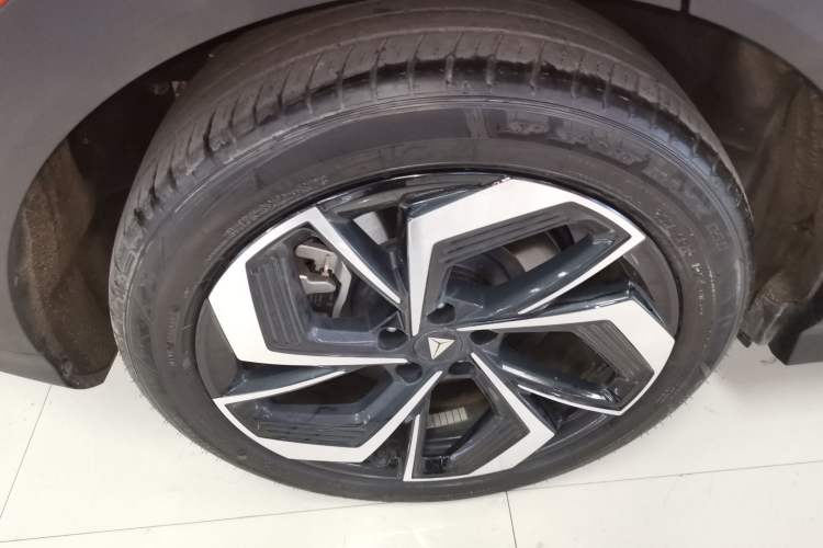 Used Deepal S07 2024 215Max Qiankun Intelligent Driving ADS SE Range-Extended Version Exterior 8