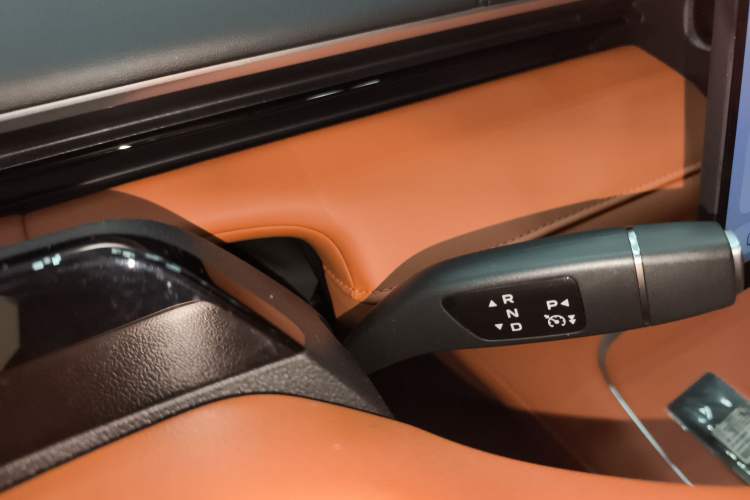 Used Deepal S07 2024 215Max Qiankun Intelligent Driving ADS SE Range-Extended Version Gear Lever