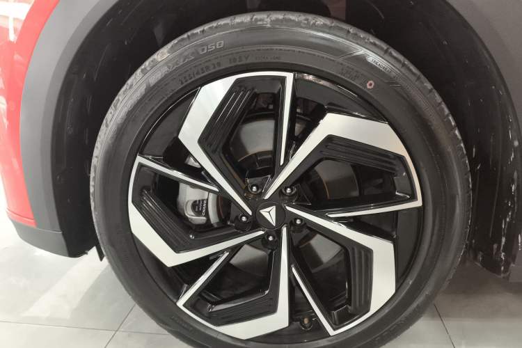Used Deepal S07 2024 215Max Qiankun Intelligent Driving ADS SE Range-Extended Version Left Front Wheel Hub