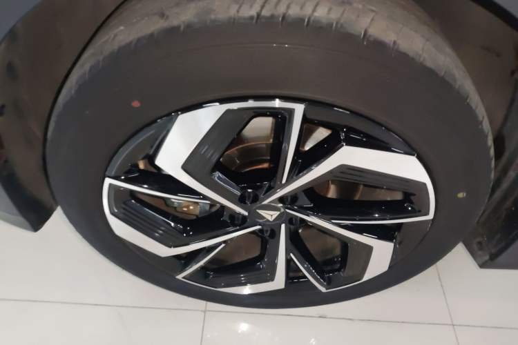 Used Deepal S07 2024 215Max Qiankun Intelligent Driving ADS SE Range-Extended Version Left Front Wheel Hub