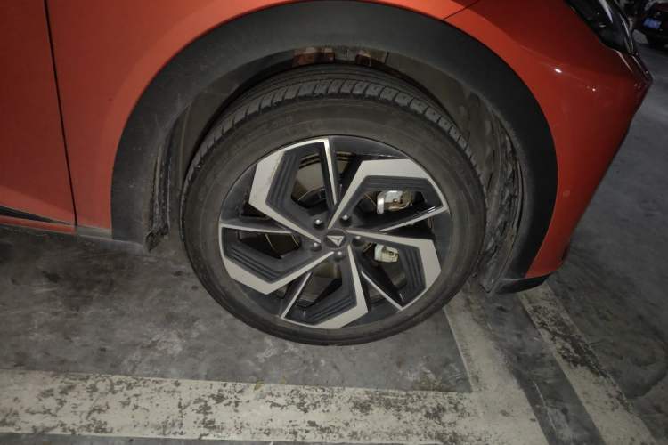 Used Deepal S07 2024 215Max Qiankun Intelligent Driving ADS SE Range-Extended Version Right Front Wheel Hub