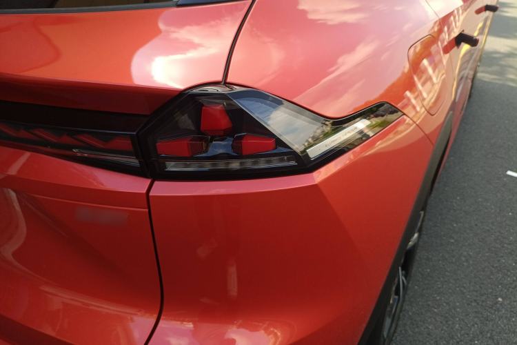 Used Deepal S07 2024 215Max Qiankun Intelligent Driving ADS SE Range-Extended Version Right Rear Taillight