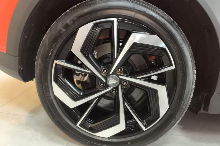 Used Deepal S07 2024 215Max Qiankun Intelligent Driving ADS SE Range-Extended Version Right Rear Wheel Hub