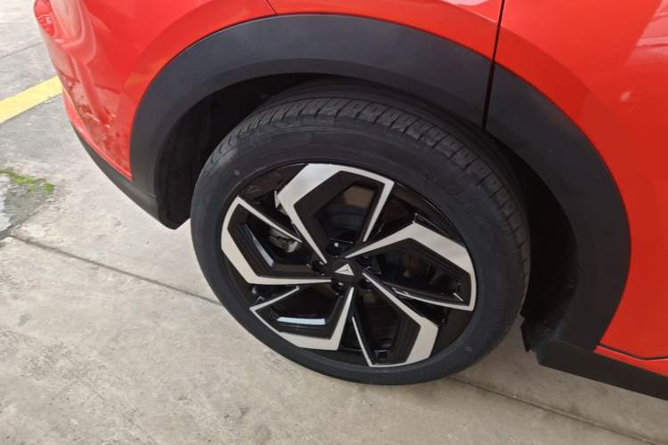 Used Deepal S07 2024 520Max Qiankun Intelligent Driving ADS SE Pure Electric Version Right Rear Wheel Hub