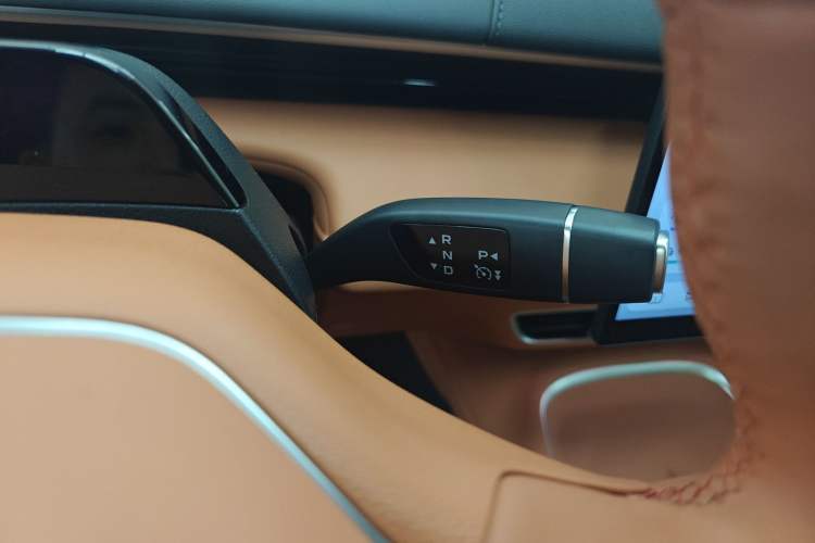 Used Deepal S07 2024 215Max Qiankun Intelligent Driving ADS SE Range-Extended Version Gear Lever