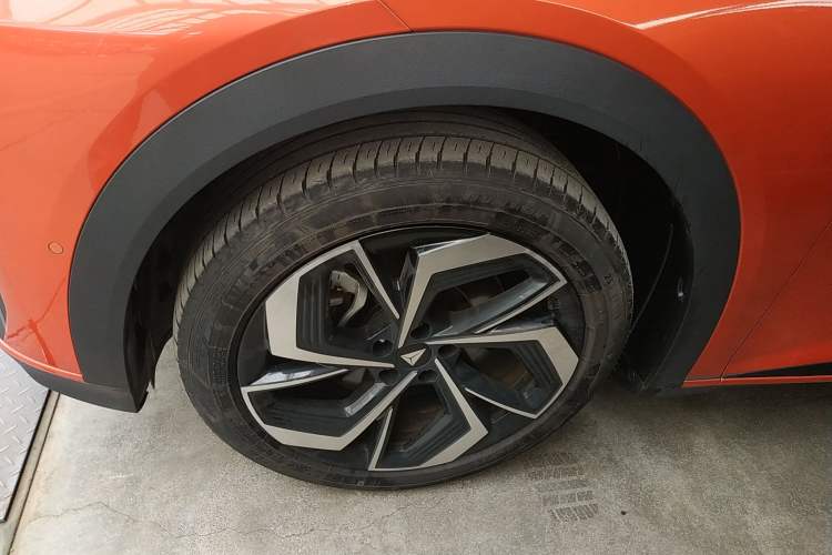 Used Deepal S07 2024 215Max Qiankun Intelligent Driving ADS SE Range-Extended Version Left Front Wheel Hub