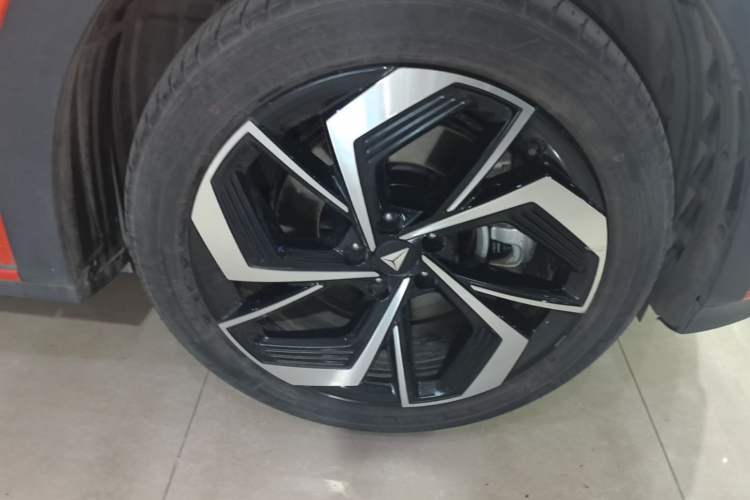 Used Deepal S07 2024 215Max Qiankun Intelligent Driving ADS SE Range-Extended Version Right Front Wheel Hub