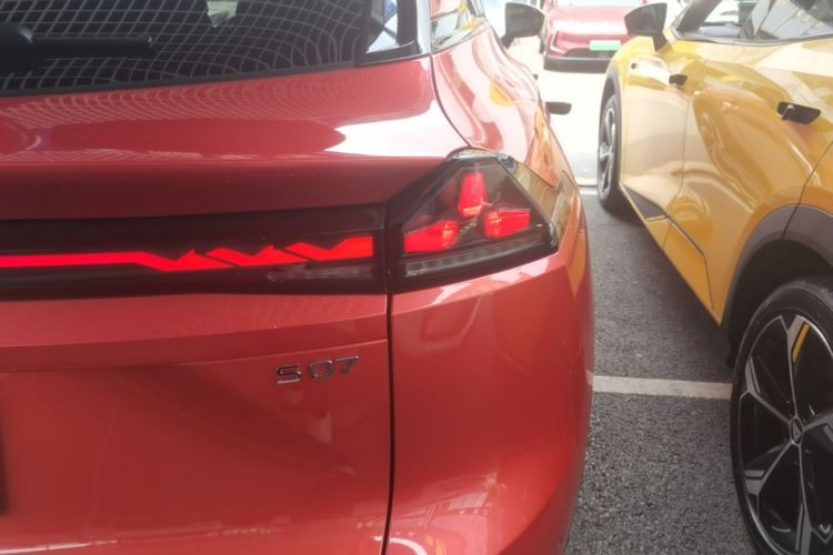 Used Deepal S07 2024 215Max Qiankun Intelligent Driving ADS SE Range-Extended Version Right Rear Taillight