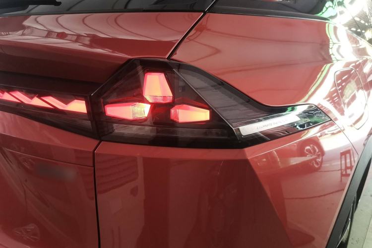 Used Deepal S07 2024 215Max Qiankun Intelligent Driving ADS SE Range-Extended Version Right Rear Taillight