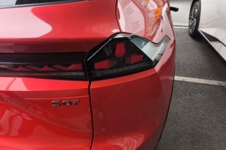 Used Deepal S07 2024 215Max Qiankun Intelligent Driving ADS SE Range-Extended Version Right Rear Taillight