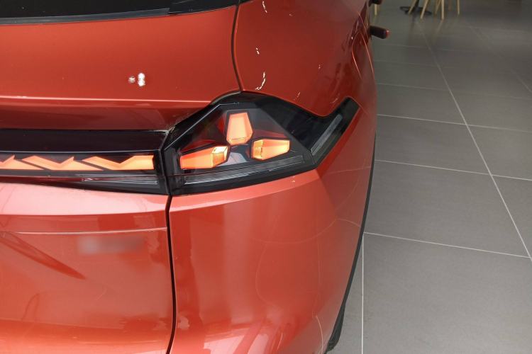 Used Deepal S07 2024 215Max Qiankun Intelligent Driving ADS SE Range-Extended Version Right Rear Taillight