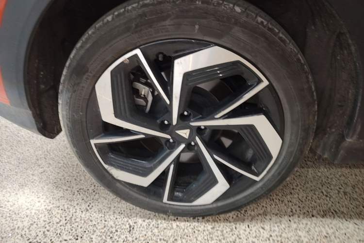 Used Deepal S07 2024 215Max Qiankun Intelligent Driving ADS SE Range-Extended Version Right Rear Wheel Hub