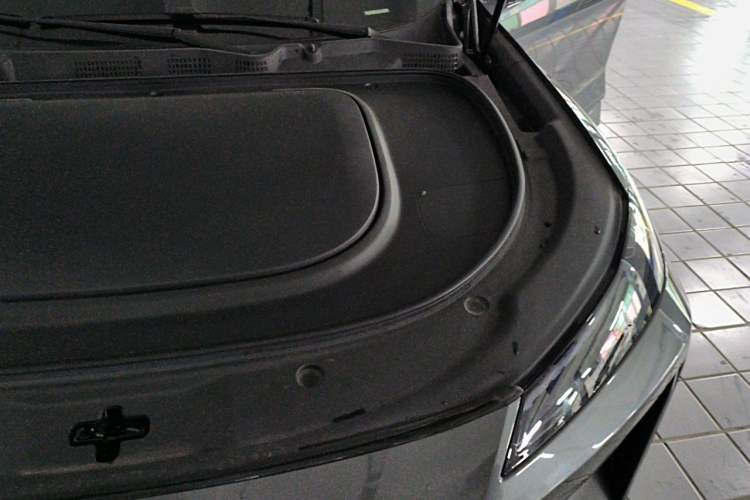 Used Deepal S07 2024 215Max Range-Extended Version Engine Bay Left