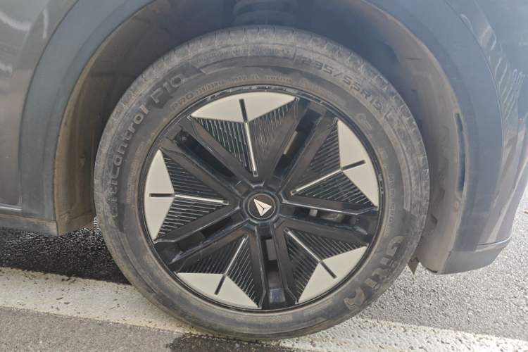 Used Deepal S07 2024 520Max Pure Electric Version Right Front Wheel Hub