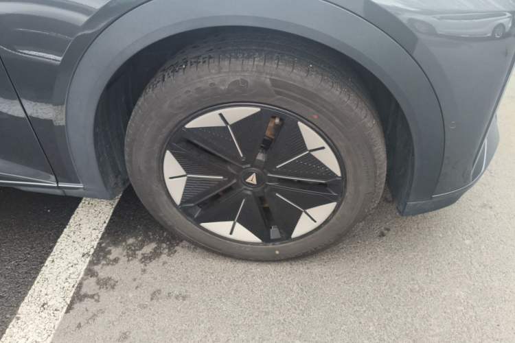 Used Deepal S07 2024 215Max Qiankun Intelligent Driving ADS SE Range-Extended Version Right Front Wheel Hub