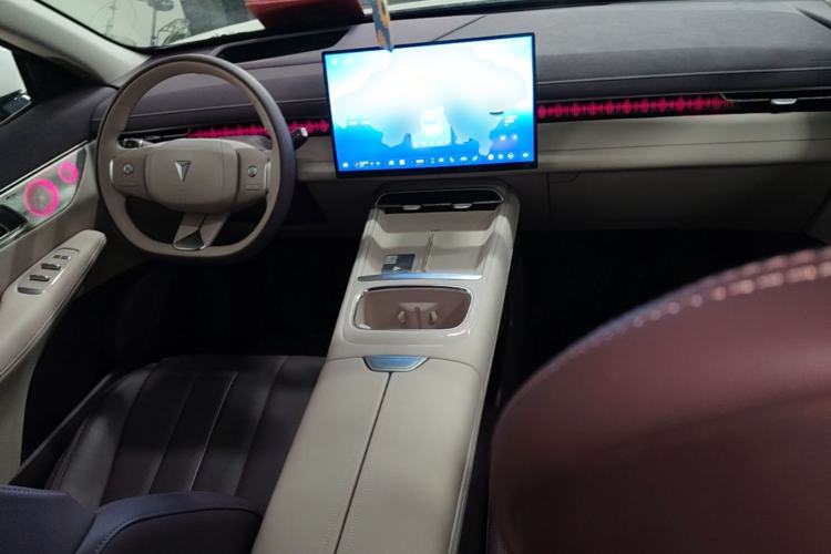 Used Deepal S07 2024 215Max Qiankun Intelligent Driving ADS SE Range-Extended Version Center Console