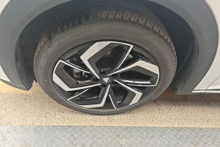 Used Deepal S07 2024 285Max Qiankun Intelligent Driving ADS SE Range-Extended Version Left Front Wheel Hub