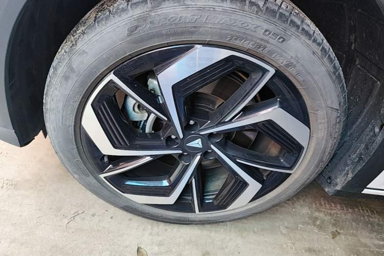 Used Deepal S07 2024 520Max Pure Electric Version Left Front Wheel Hub