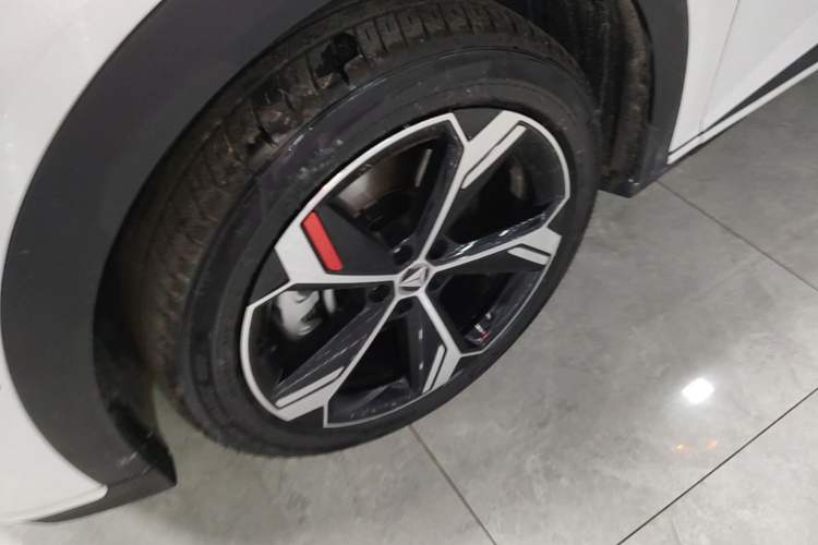 Used Deepal S07 2024 215Max Qiankun Intelligent Driving ADS SE Range-Extended Version Left Front Wheel Hub