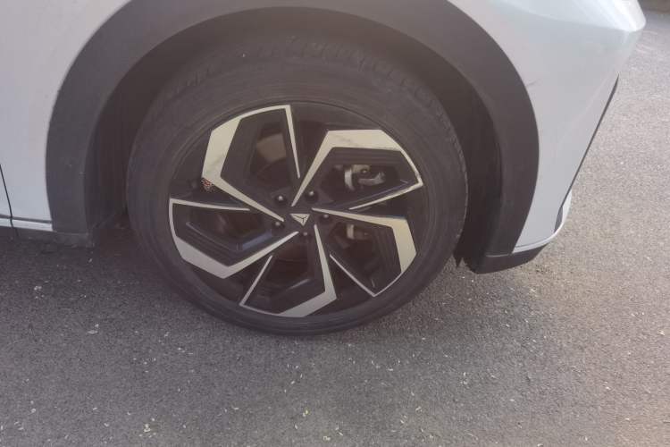 Used Deepal S07 2024 520Max Pure Electric Version Right Front Wheel Hub