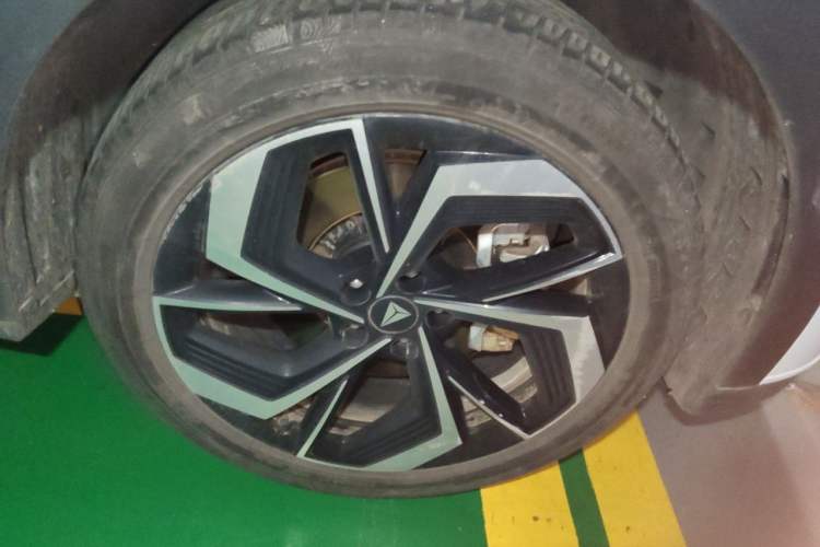 Used Deepal S07 2024 215Max Qiankun Intelligent Driving ADS SE Range-Extended Version Right Front Wheel Hub