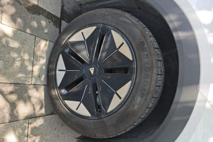 Used Deepal S07 2024 520 Pro Pure Electric Version Right Front Wheel Hub