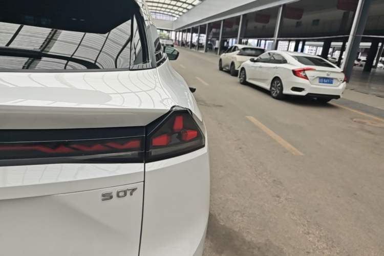 Used Deepal S07 2024 285Max Qiankun Intelligent Driving ADS SE Range-Extended Version Right Rear Taillight