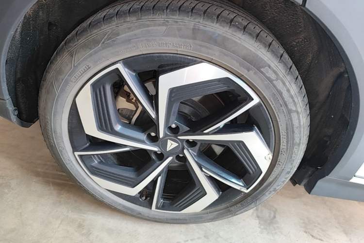 Used Deepal S07 2024 520Max Pure Electric Version Right Rear Wheel Hub