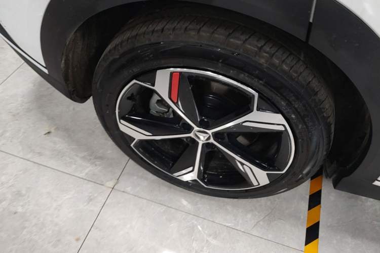 Used Deepal S07 2024 215Max Qiankun Intelligent Driving ADS SE Range-Extended Version Right Rear Wheel Hub