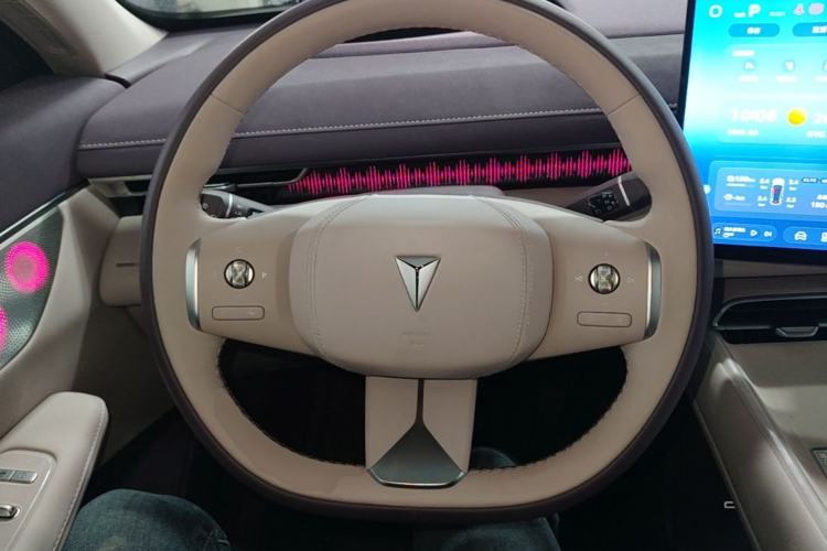 Used Deepal S07 2024 215Max Qiankun Intelligent Driving ADS SE Range-Extended Version Steering Wheel