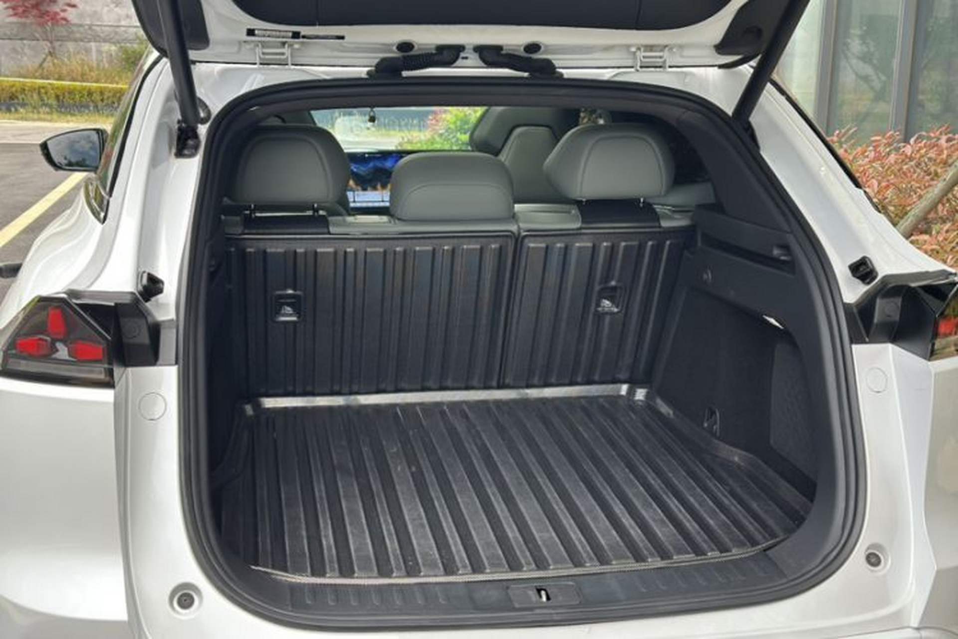 Used Deepal S07 2024 520Max Pure Electric Version Trunk