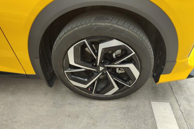 Used Deepal S07 2024 285Max Range-Extended Version Right Front Wheel Hub