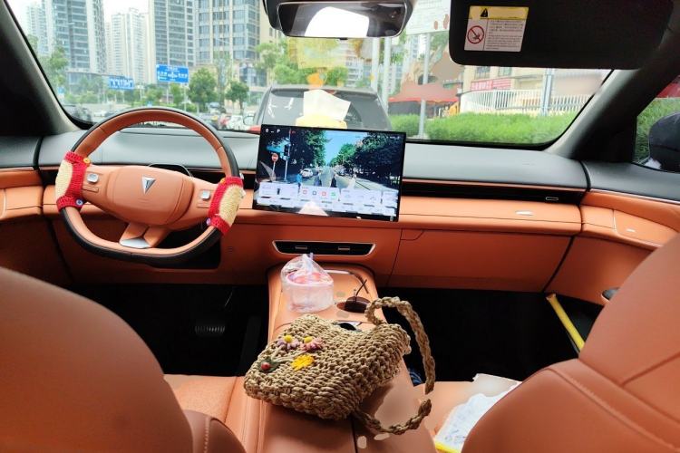 Used Deepal S07 2025 215Max Huawei Qiankun Intelligent Driving ADS SE Range-Extended Version Center Console